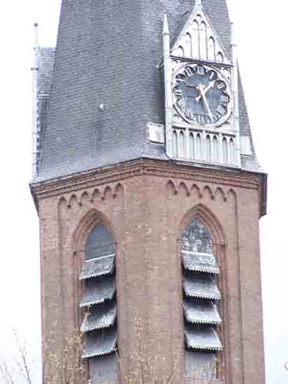 Buitenaanzicht Kerktoren met de galmgaten zodat het klokgelui<br>in heel Bovenkerk goed hoorbaar is<br><br> 0080_Urbanuskerk_Bovenkerk_0548.jpg