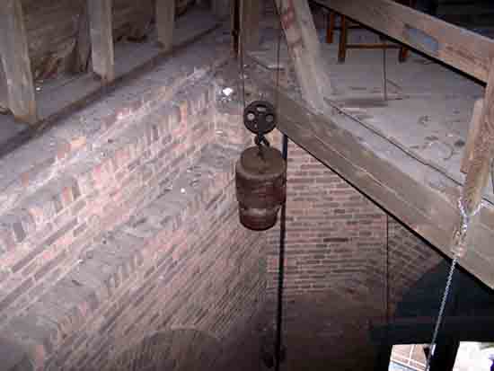 Interieur-Toren Een van de gewichten van het uurwerk<br><br> 0210_Urbanuskerk_Bovenkerk_2392ps.jpg