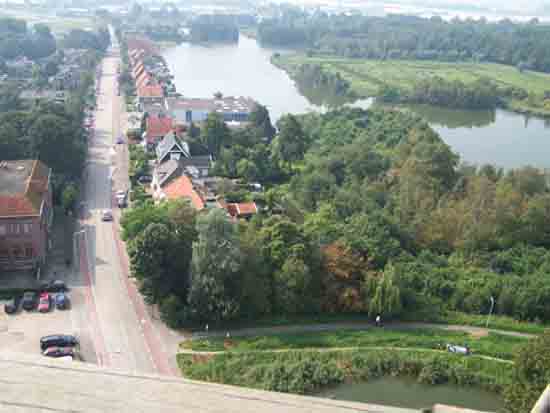 Uitzicht-Toren Begin van de Legmeerdijk met op de achtergrond de Kleine Poel,<br>op de voorgrond het Zwarte pad<br><br> 2590_Uitzicht_vanaf_Urbanustoren_2398.jpg