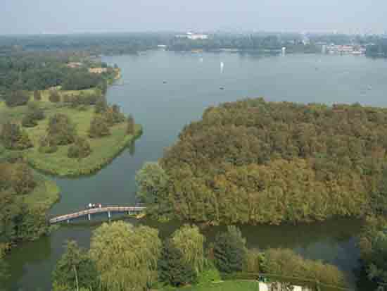 Uitzicht-Toren Uitzicht vanaf de toren op de Amstelveense Poel<br><br> 2610_Uitzicht_vanaf_Urbanustoren_2403.jpg