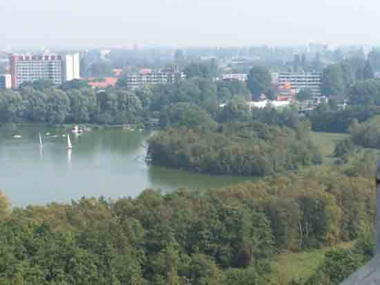 Uitzicht-Toren De Amstelveense Poel met op de achtergrond de Handweg<br><br> 2630_Uitzicht_vanaf_Urbanustoren_2407.jpg