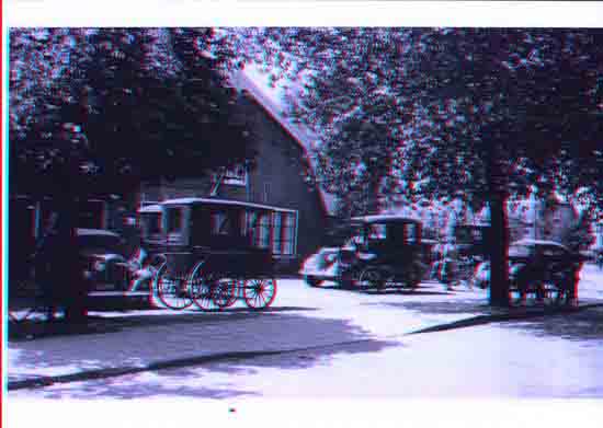 Oude-Opnames Parkeren bij cafe Van Kasteren tegenover de kerk - 1952<br>Het huidige Silversant<br><br> 8050_Historisch_Bovenkerk_Parkeren_bij_VanKasteren_1952.jpg