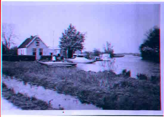 Oude-Opnames Scheepswerf Schoneveld aan de steiger,<br>het poeltje tussen de kerk en het Zwarte pad<br><br> 8070_Historisch_Bovenkerk_Huisje-van-Schonenveld.jpg