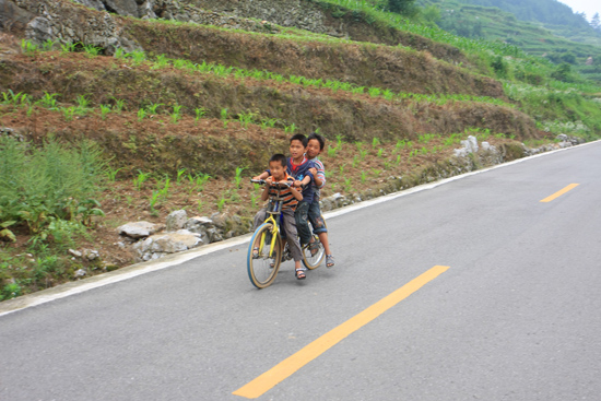 Shiqiao Jonge chinese acrobaten op de fiets<br><br> 0160_1310.jpg