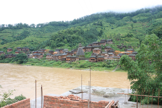 Rongjiang Dorp aan de rivier<br><br> 0930_1785.jpg