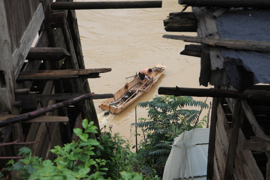 Rongjiang Dorp aan de rivier<br><br> 0970_1811.jpg