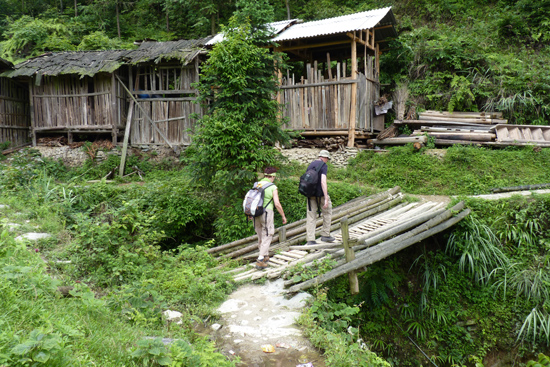 Tang_An Wandelen over bruggetjes en smalle bergpaadjes<br><br> 1270_1951.jpg