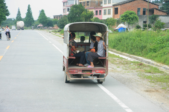 Yangshuo1 Openbaar vervoer<br><br> 1840_2405.jpg