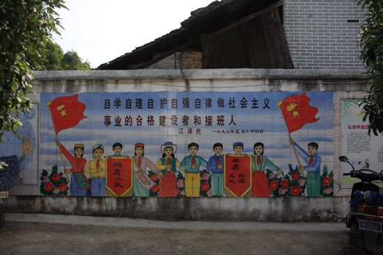 Yangshuo1 School in Fuli, een dorpje langs de Li-rivier<br>waar de boottocht over de Li-rivier zou beginnen<br><br> 1920_2462.jpg