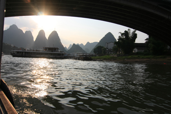 Yangshuo1 Einde van de bootreis op de Li-rivier<br><br> 2060_2657.jpg