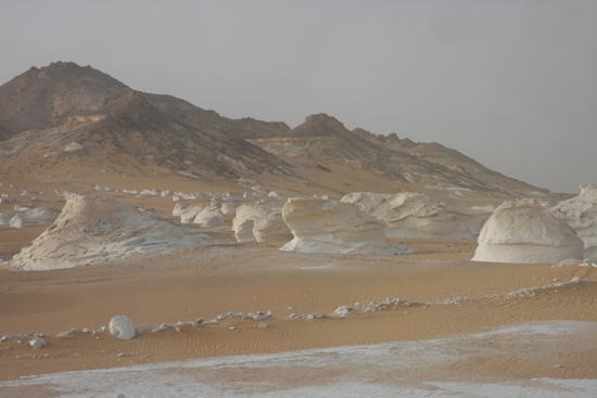 White-Desert The White Desert ten noordoosten van Farafra met heel veel kalksteenformaties 0720-White-Dessert-near-Farafra-2506.jpg