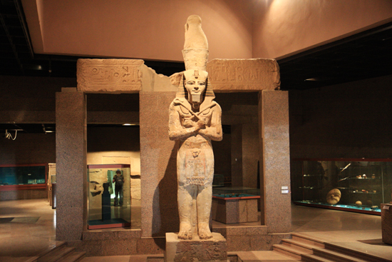 Aswan Prachtig beeld in het Nubia Museum - Aswan<br>Een bezoek waard !  1460-Aswan-Nubisch-museum-3374.jpg