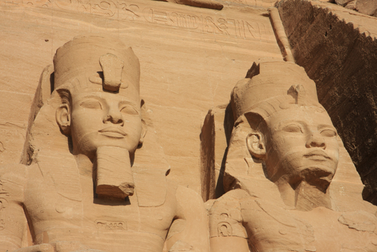 Abu-Simbel Abu Simbel<br>Great Temple of Ramses II (1274-1244 BC)<br>Sorry, geen foto's binnen deze tempels: NOT allowed! 1540-Abu-Simbel-tempels-3435.jpg