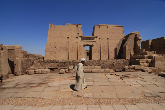 Edfu Horus tempel - Edfu (237 BC) 2030-Edfu-Temple-of-Horus-4005.jpg