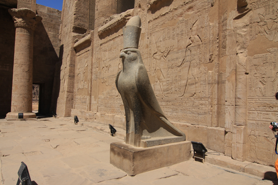Edfu Horus tempel - Edfu (237 BC) 2050-Edfu-Temple-of-Horus-4019.jpg