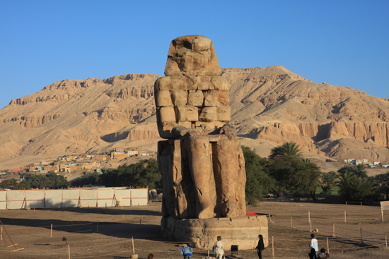 Luxor Een van de beelden van de Colossi of Memnon - Luxor 2180-Luxor-Colossi-of-Memnon4089.jpg