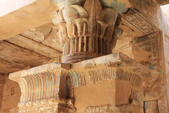 Luxor Hatsheput tempel<br>Detail van de Hathor Chapel 2250-Luxor-Temple-of-Hatsheput-4182.jpg