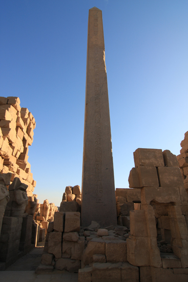 Karnak Amun tempel - Karnak<br>Obelisk of Hatshepsut (30 m)  2400-Karnak-Temple-of-Amun-4244.jpg