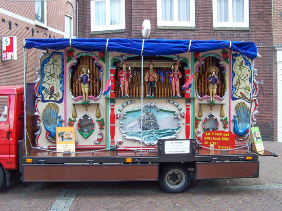 Stadsfeest2004 Hoorn<br>Stadsfeest met draaiorgels 1630-Hoorn-straatorgels.jpg