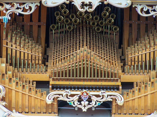 Stadsfeest2004 Hoorn<br>Stadsfeest met draaiorgels<br>Detail van het grootste orgel 1664-Hoorn-straatorgels.jpg