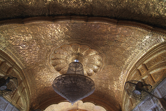 Amritsar1 Schitterend plafond bij de toegang tot de echte gouden tempel, the Hari Mandir<br><br> 0030-Amritsar-Gouden-Sikh-tempel-2415.jpg