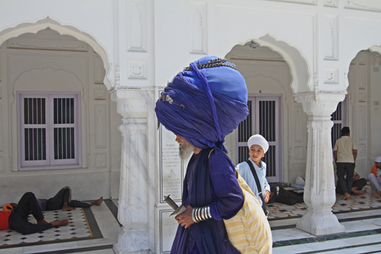 Amritsar1 Alle bagage is opgeborgen in de tulband <br><br> 0160-Amritsar-Gouden-Sikh-tempel-2462.jpg