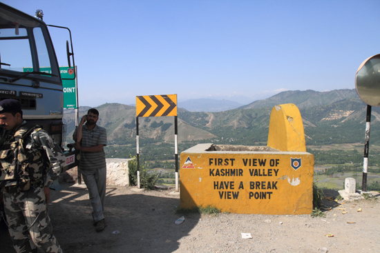 Pahalgam1 Na een mooie rit aangekomen in de Kashmir vallei<br><br> 0600-Naar-Pahalgam-2906.jpg