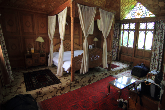 Srinagar1 Prachtige hut inclusief hemelbed op de woonboot <br><br> 0840-Houseboat-Srinagar-Kashmir-3059.jpg