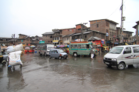 Srinagar2 Winkelcentrum<br>Snrinagar centrum tijdens de regen<br><br> 1170-Srinagar-City-3365.jpg