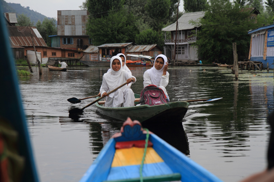 Srinagar2 <br><br> 1250-Shikara-vaartocht-meren-Srinagar-3426.jpg