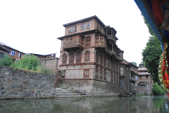 Srinagar2 <br><br> 1270-Shikara-vaartocht-meren-Srinagar-3441.jpg