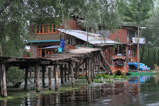 Srinagar2 Mind your steps !<br><br> 1280-Shikara-vaartocht-meren-Srinagar-3465.jpg