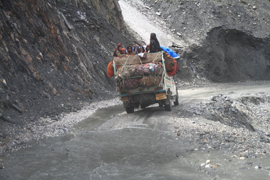 Zoji-La Zoji La Pass (3529m)<br>De weg werd slechter en slechter�<br><br> 1580-Zoji-La-Pass-Kashmir-Ladakh-3695.jpg