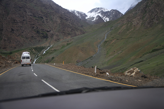 Kargil Nu veel betere wegen dan op de Zoji-La pas<br><br> 1780-Kargil-Ladakh-3831.jpg