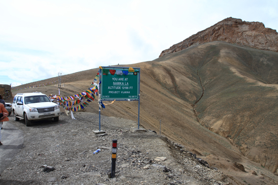 Lamayuru1 Namika La Pass (3718m)<br>Tijd voor een fotostop<br><br> 2120-Namika-La-Pass-Ladakh-4021.jpg