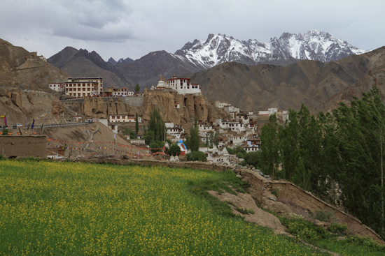 Lamayuru2 In plaat van te wachten dronken we een warme kop thee in een restaurant<br><br> 2330-Lamayuru-Ladakh-4218.jpg