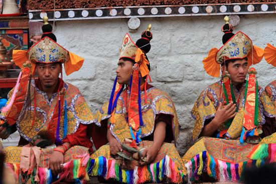 Hemis-Festival Monniken in feestelijke outfit<br><br> 2630-Hemis-festival-Ladakh-4489.jpg