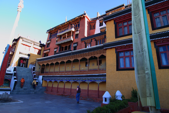 Thikse Binnenplaats van het uitgebreide kloostercomplex<br><br> 2720-Thikse-Thiksay-Ladakh-4549.jpg