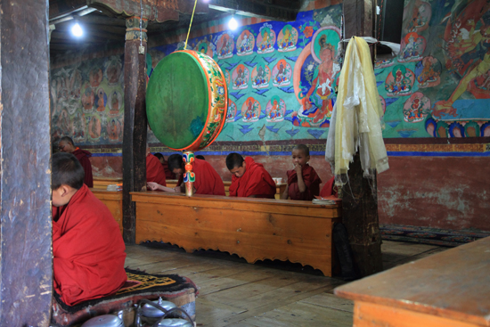 Thikse Thikse of Thiksay klooster<br>Puja gebedsdienst<br><br> 2810-Thikse-Thiksay-Ladakh-4601.jpg