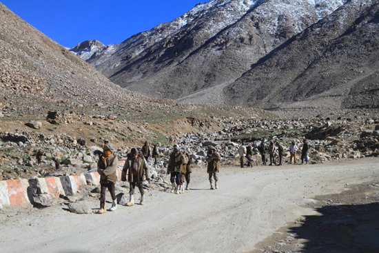 Khardung-La Wegwerkers<br><br> 3530-Khardung-La-Pass-Ladakh-4962.jpg