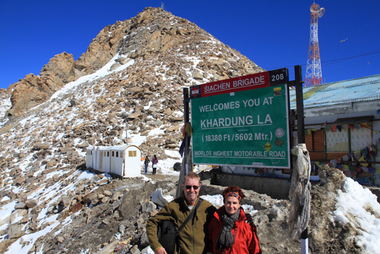 Khardung-La Uiteraard een foto van dit hoogtepunt op het hoogste punt !<br><br> 3670-Khardung-La-Pass-Ladakh-5028.jpg