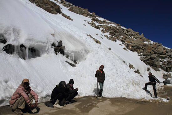 Khardung-La Lawine !<br><br> 3720-Khardung-La-Pass-Ladakh-5050.jpg