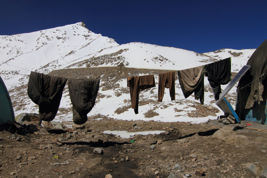 Khardung-La Wasdag op 5602m voor de wegarbeiders<br><br> 3770-Khardung-La-Pass-Ladakh-5070.jpg