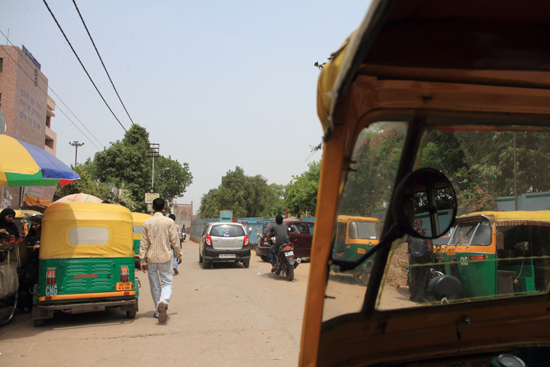 Ladakh-Delhi De motorriksja is nog steeds het beste vervoermiddel in Delhi<br><br> 3920-Delhi-streetlife-5144.jpg