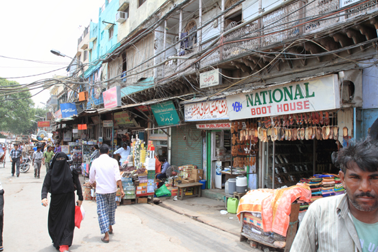 Ladakh-Delhi Markt vlakbij de Jama Mashid<br><br> 4050-Delhi-streetlife-5191.jpg