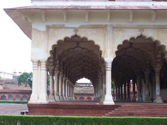 Agra Het Agra-fort - zuilengalerij 100_3974.jpg
