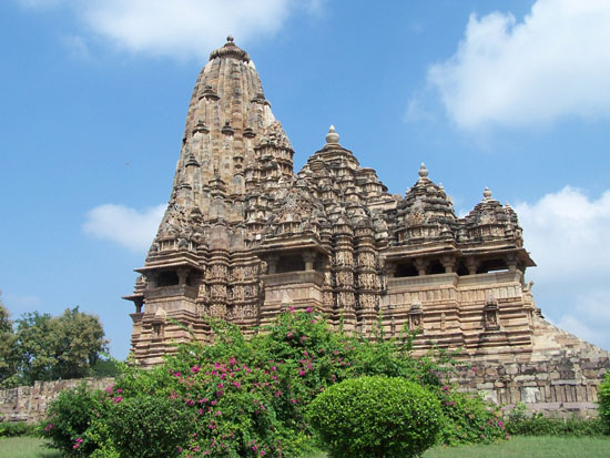 Khajuraho2 KhajurahoDe Kandariya Mahadeva Tempel 100_4091.jpg