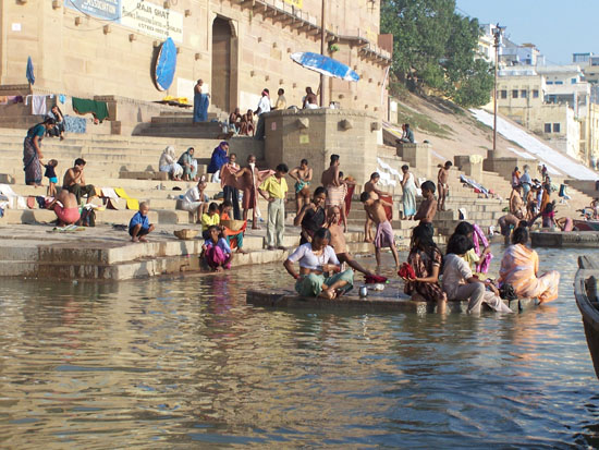 Varanasi2 Een onvergetelijke belevenis om op de Ghats rond te lopenof een boottochtje te maken op de Ganges 100_4423.jpg