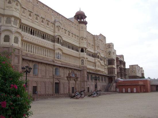 Bikaner Voorgevel van het Junaghar fortIndrukwekkend Bikaner-Junagarh-Fort_2824.jpg