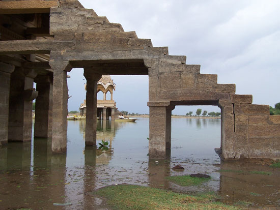 Jaisalmer Gadsisar Lake in het centrum van Jaisalmer Gadsisar-Lake-Jaisalmer_2993.jpg